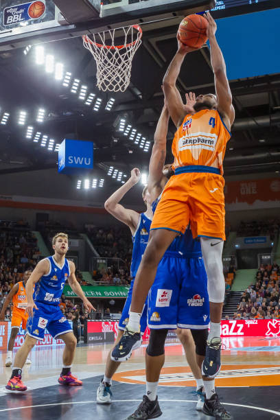 他的表现并 他的表现并