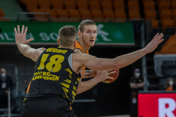 这位年轻的 这位年轻的